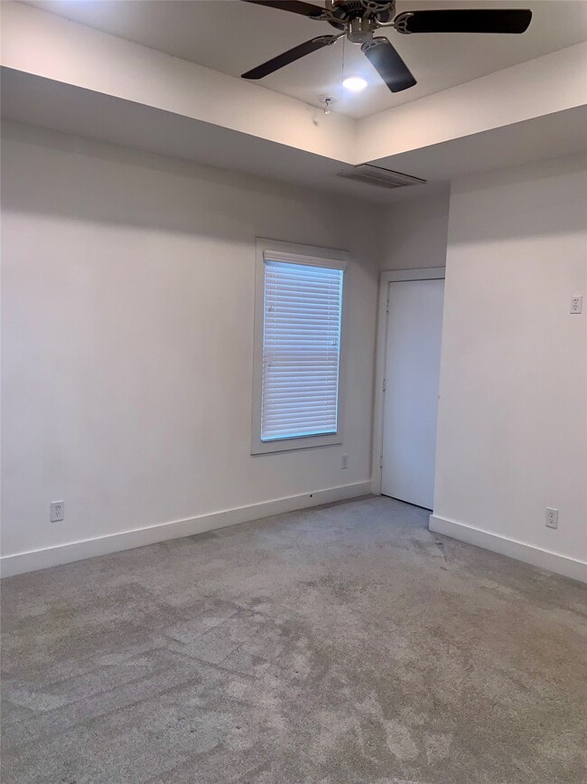 Building Photo - 10209 Las Nubes Ave