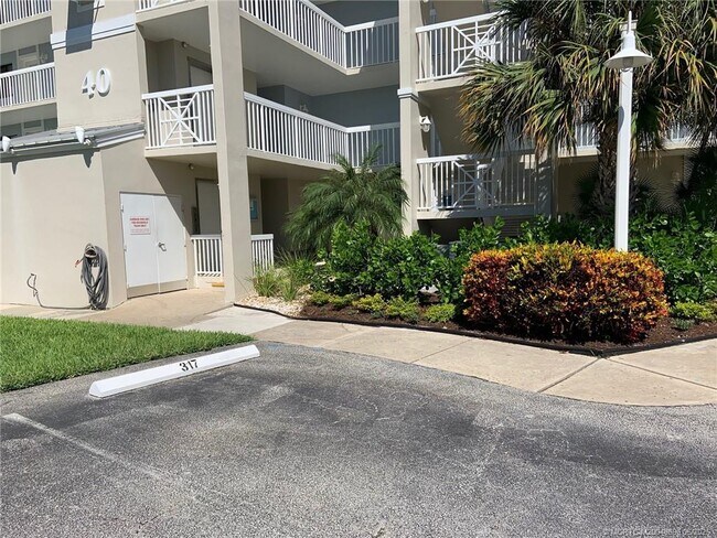 Building Photo - 40 NE Plantation Rd