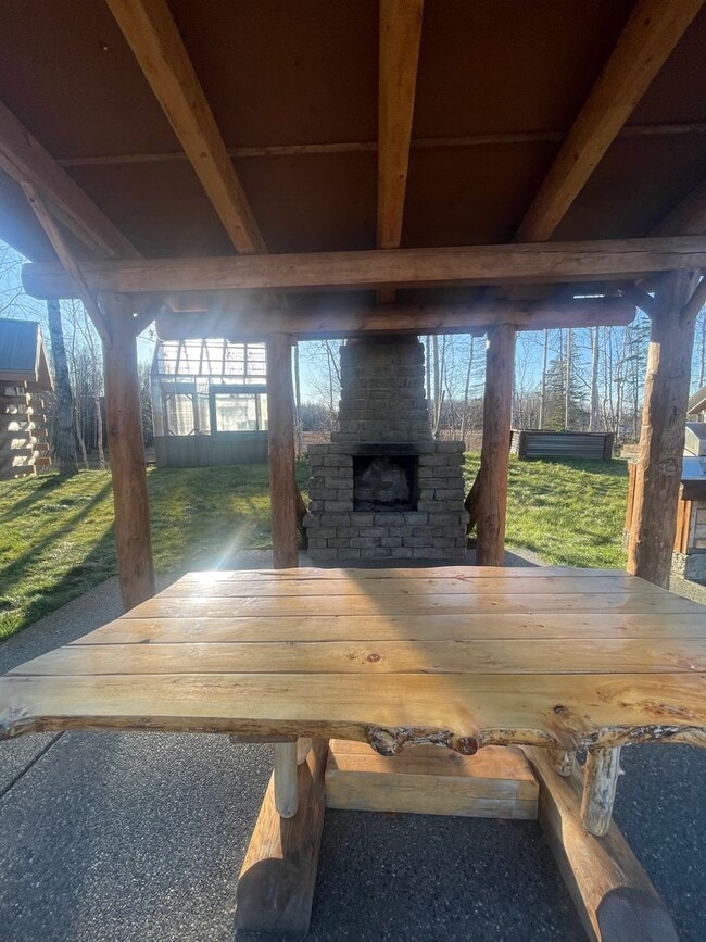 Building Photo - Amazing custom built Alaskan Log home acro...