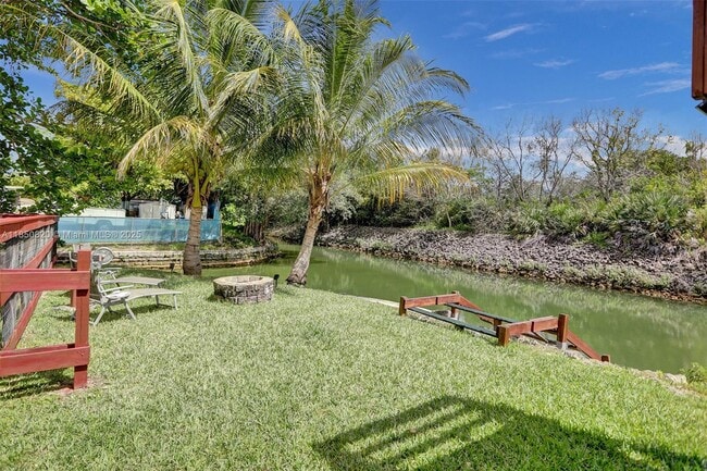 Building Photo - 7245 S Waterway Dr