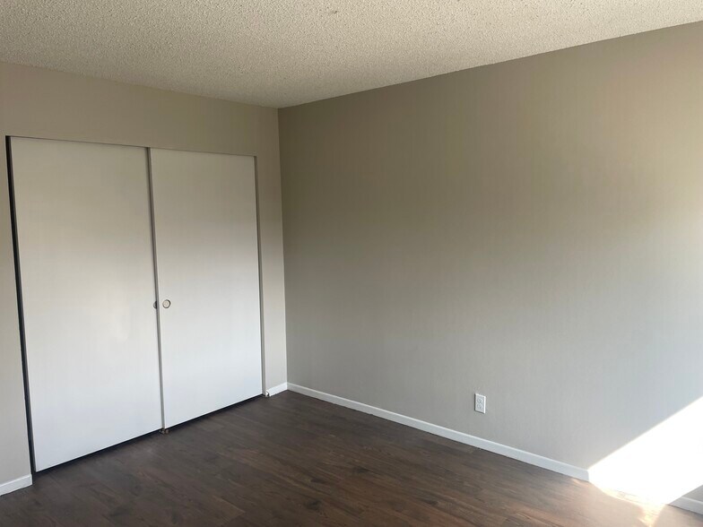 Master Bedroom - 1936 S Oswego Way