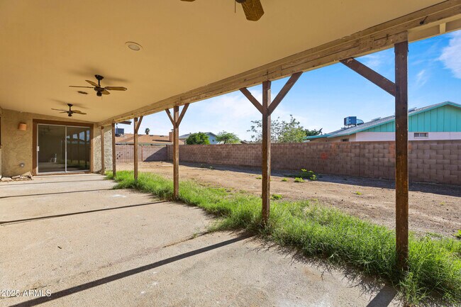 Building Photo - 5212 N 67th Dr