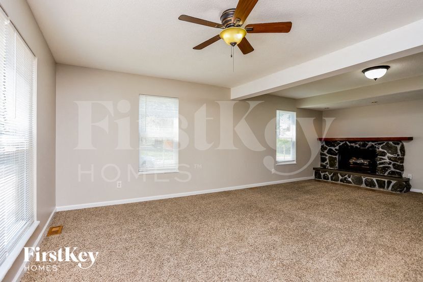 Building Photo - 8 Four Winds Dr