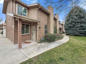 Building Photo - 8758 Oak Park Cir