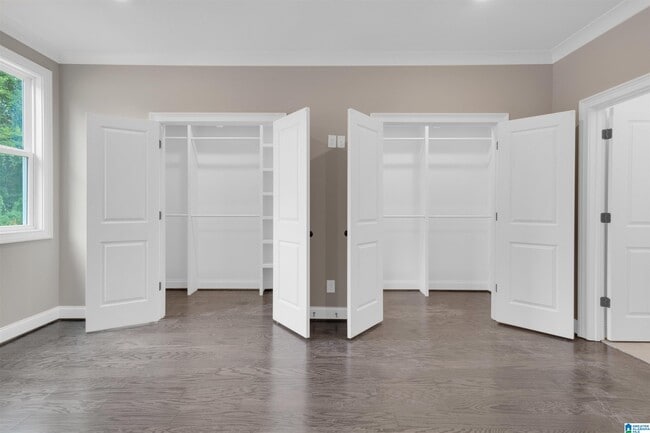 Building Photo - 4228 Oakview Ln