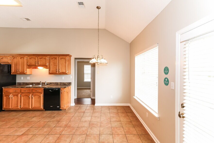 Building Photo - 9150 Tahoe Dr