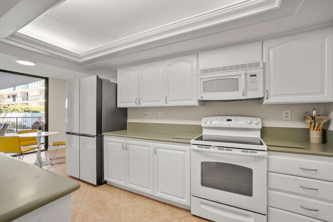 Building Photo - 3440 S Ocean Blvd