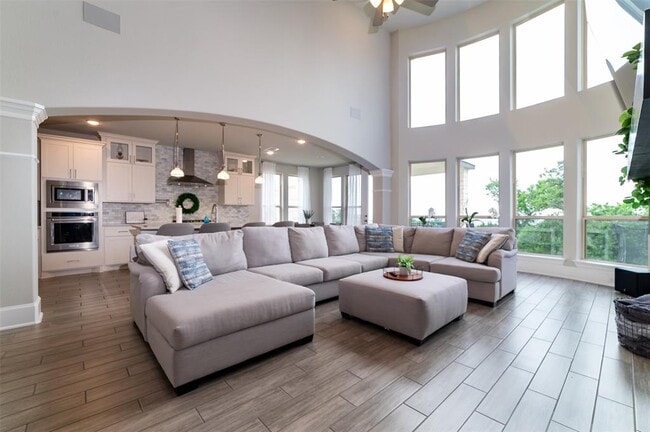 Building Photo - 2400 Sunset Vista Cir