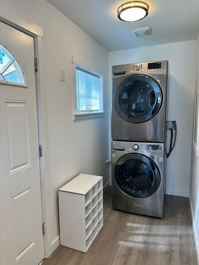 Building Photo - Completely remodeled Adorable home in Conv...