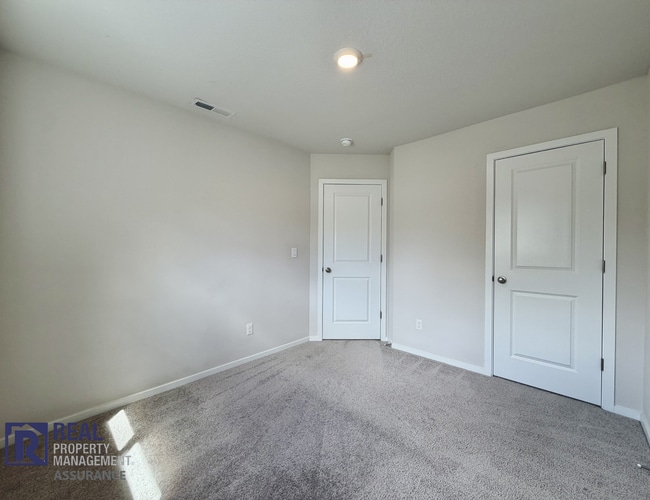 Building Photo - Modern 3BR/2.5BA Townhome in Cornelius – Bonus Loft, 2-Car Garage & Move-In Ready!