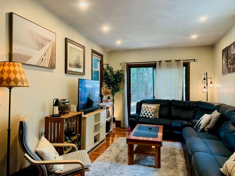 Primary Photo - 112 Marine Rd