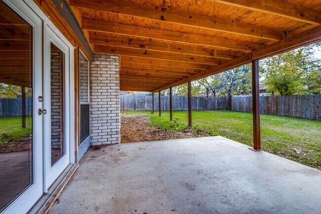 Building Photo - Stylish Home with Big Backyard in Prime Lo...