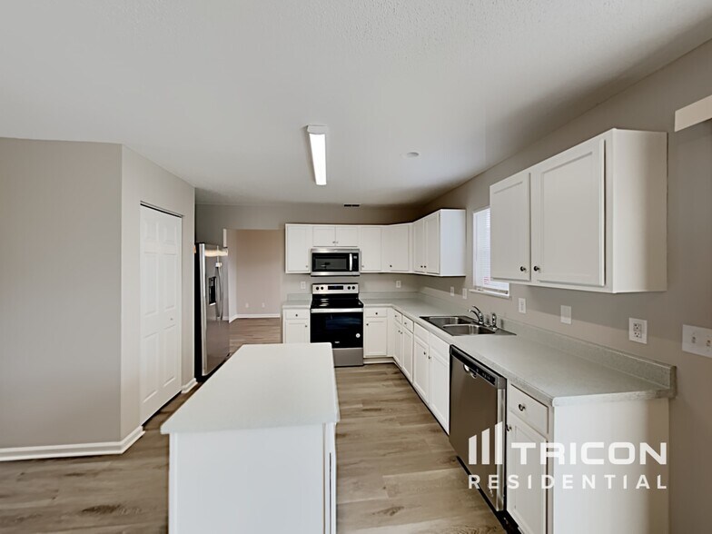 Building Photo - 415 Fox Trot Dr