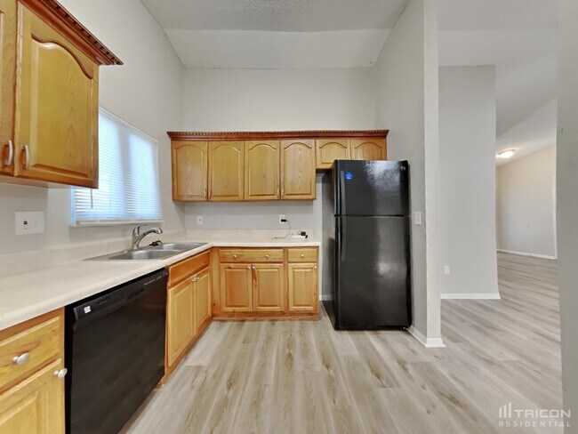 Building Photo - 1421 Rustling Oaks Dr