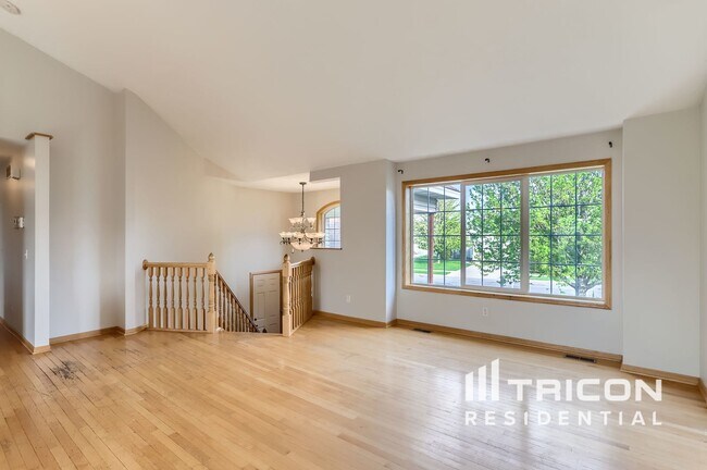Building Photo - 783 Harrison Dr