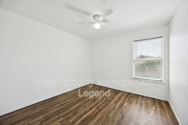 Building Photo - 8109 Dripping Springs Dr