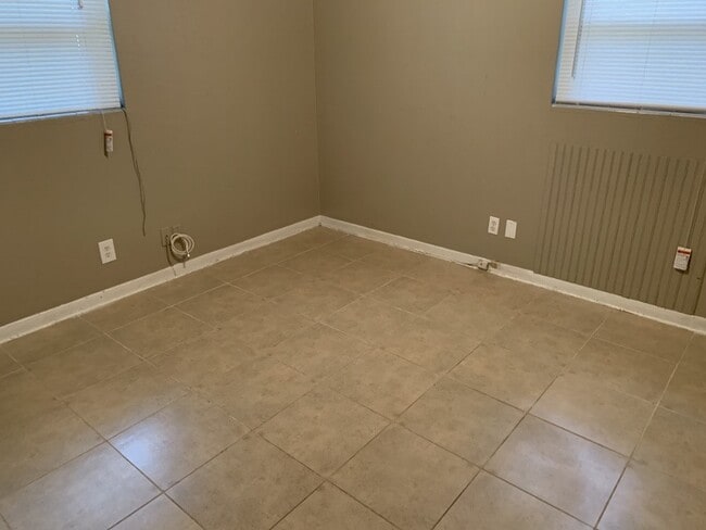 Building Photo - 630 Stiles Ave