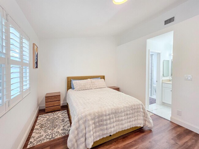 Building Photo - Northeast 15th Avenue, Fort Lauderdale, FL 33305 - 2 BR 1.5 BA townhouse
