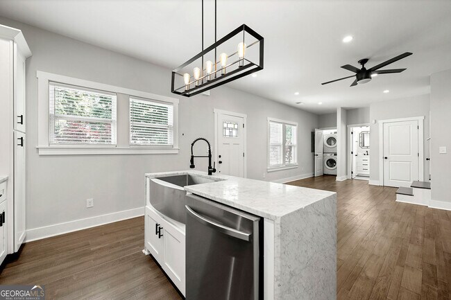 Building Photo - 1382 Westboro Dr SW