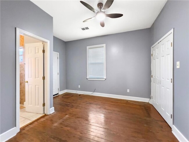 Building Photo - 1824 Allen St