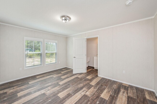 Building Photo - 126 Pansy Ln
