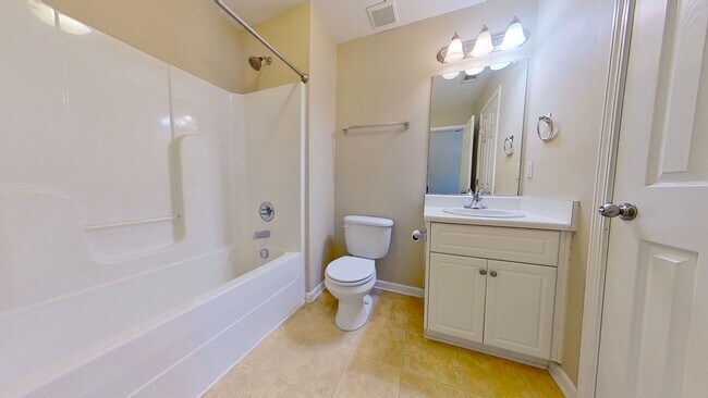 Building Photo - 2 Bed/ 2 Bath Townhouse