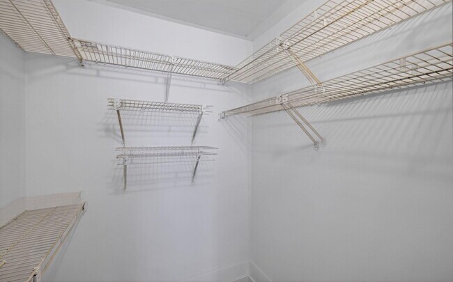 Building Photo - 14375 Strathmore Ln