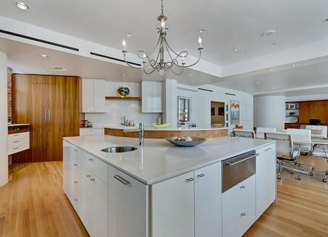 Building Photo - 411 W 7th St