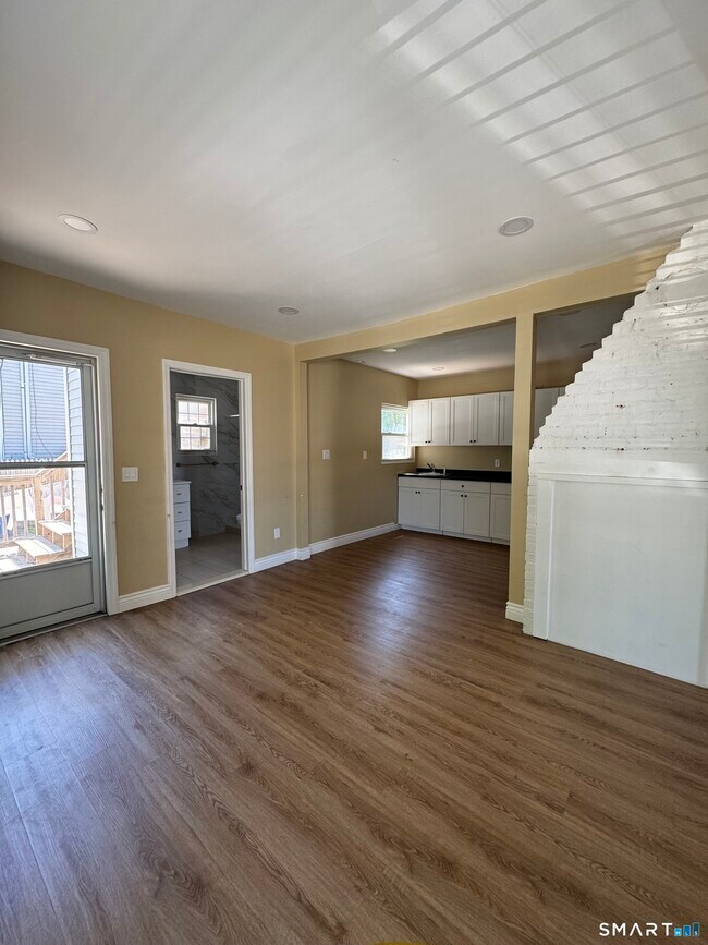 Building Photo - 156 Wolcott St