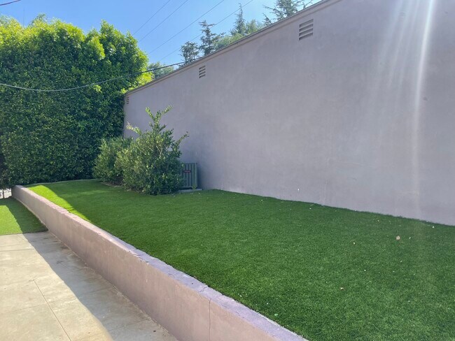 Building Photo - 437 Shirley Pl