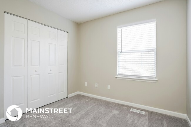 Building Photo - 4105 Summitview Dr