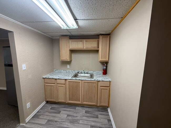 Building Photo - 4728 Taft Blvd