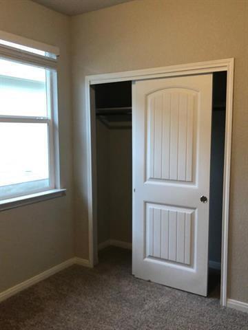 Building Photo - 221 Naset Dr