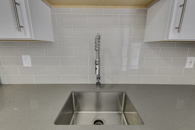 Building Photo - $0 First Month Rent! Remodeled 2 Bed Casita w/ Private Patio, W/D & Pool