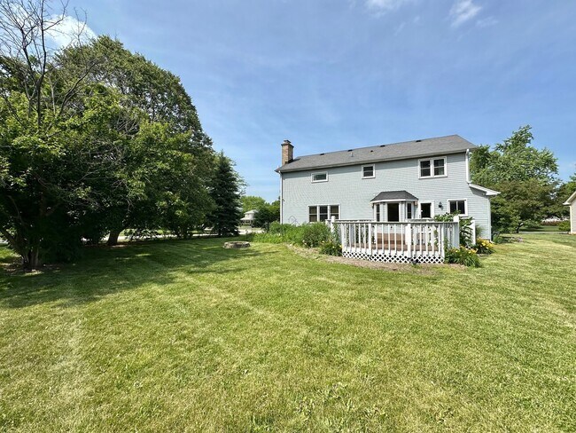 Building Photo - 1525 Westglen Dr