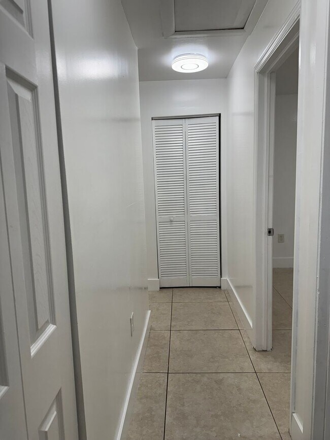 Building Photo - Goulds Duplex