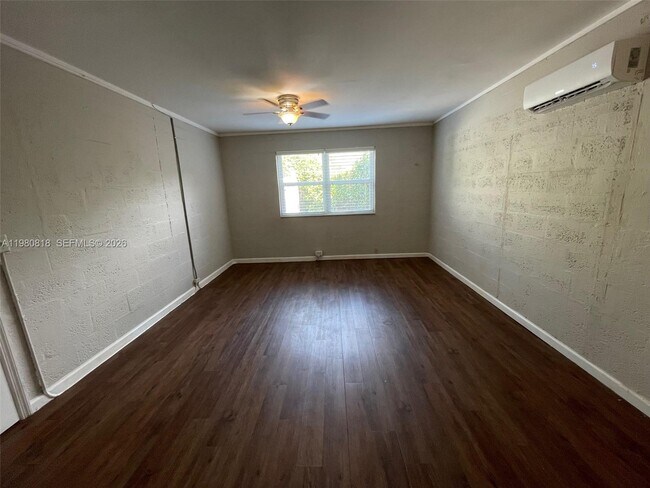 Building Photo - 305 NE 15th Ave