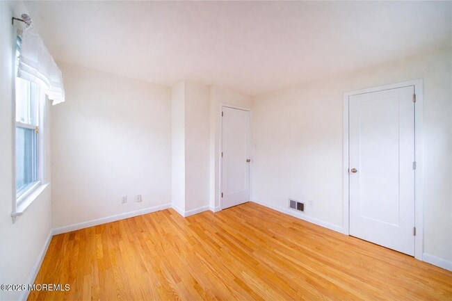 Building Photo - 32 Lake Ave