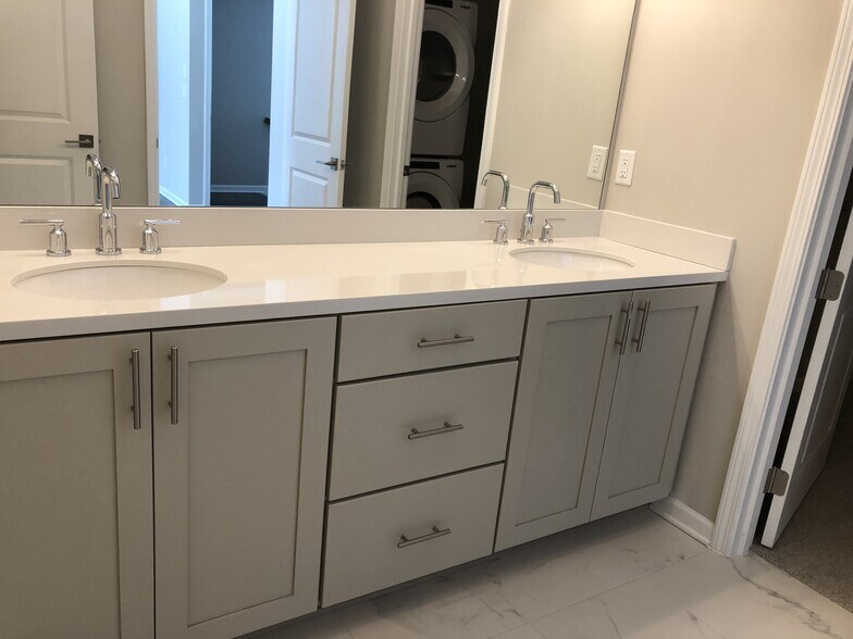 Building Photo - 6604 Sterling Dr