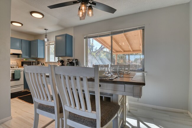 Building Photo - Cute 3 Bedroom Home in Central Colorado Sp...