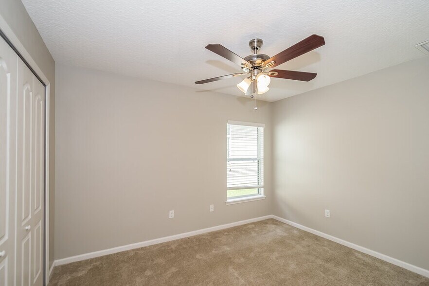 Building Photo - 303 Sanwick Dr
