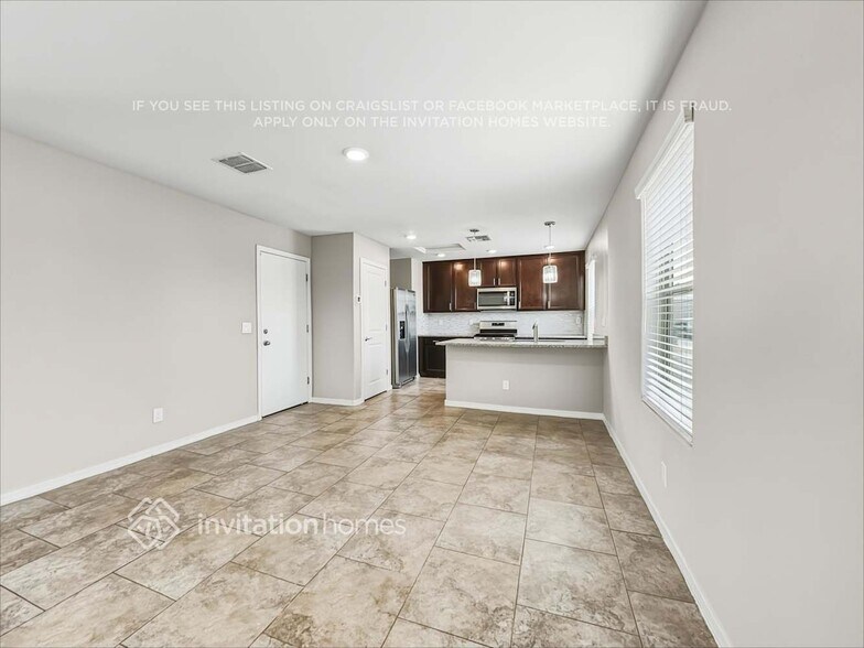 Building Photo - 8015 W Agora Ln