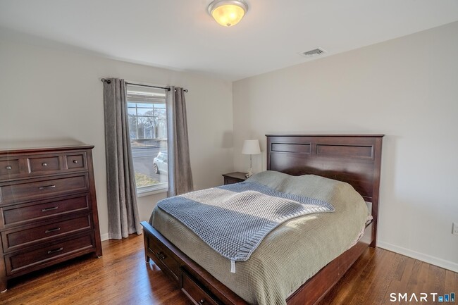 Building Photo - 348 Buckingham Ave