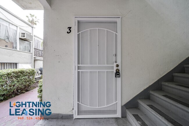 Building Photo - 921 Normandie Ave