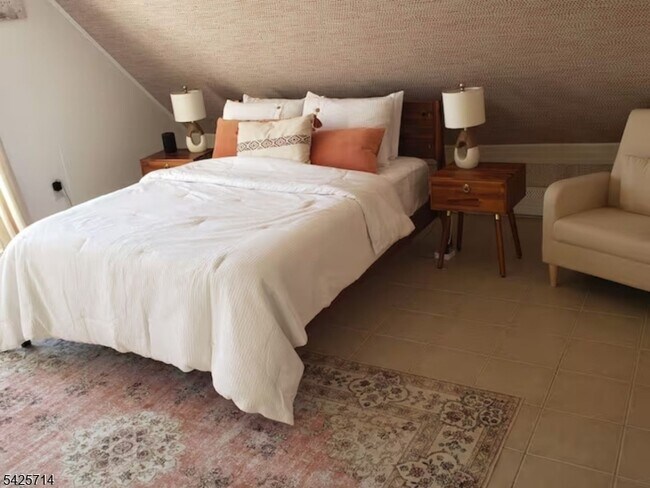 Building Photo - 187 Milford Ave