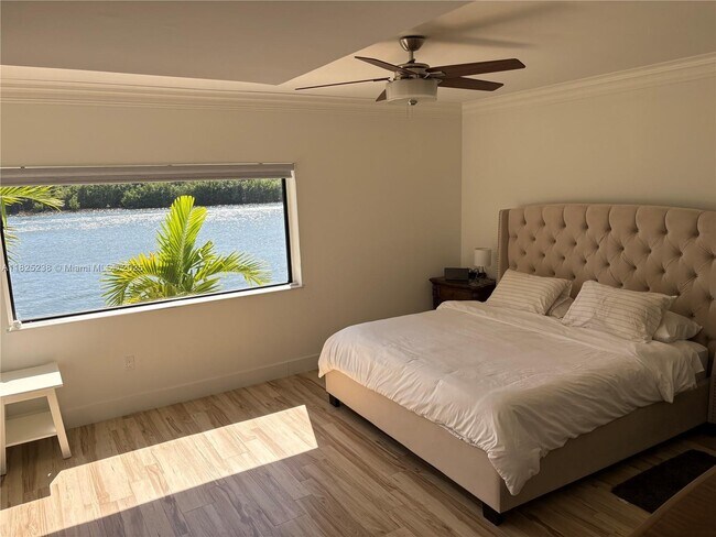 Building Photo - 440 Poinciana Island Dr