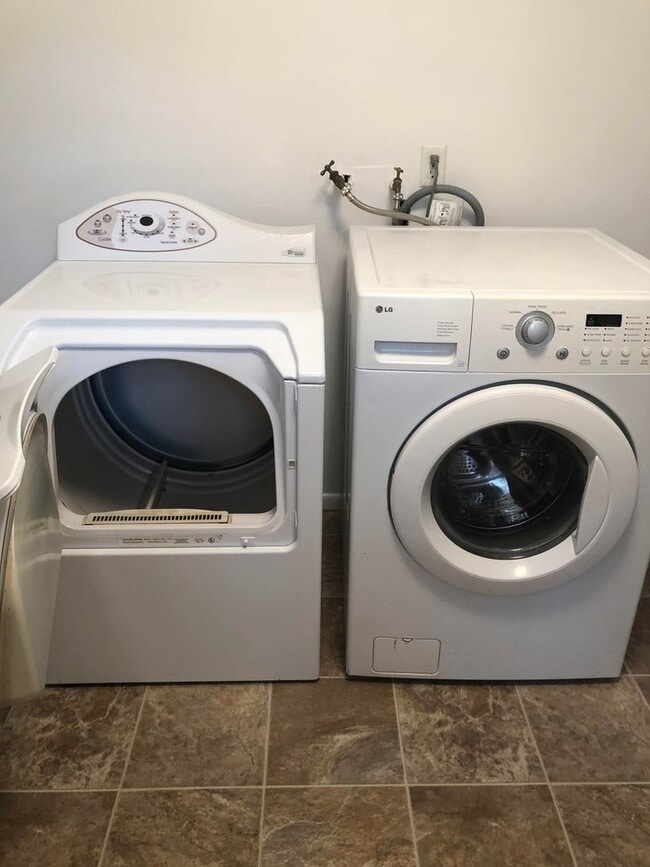 Building Photo - *LEASE TAKEOVER* Charming 1-Bedroom Home – Just 5 Minutes South of Rexburg!