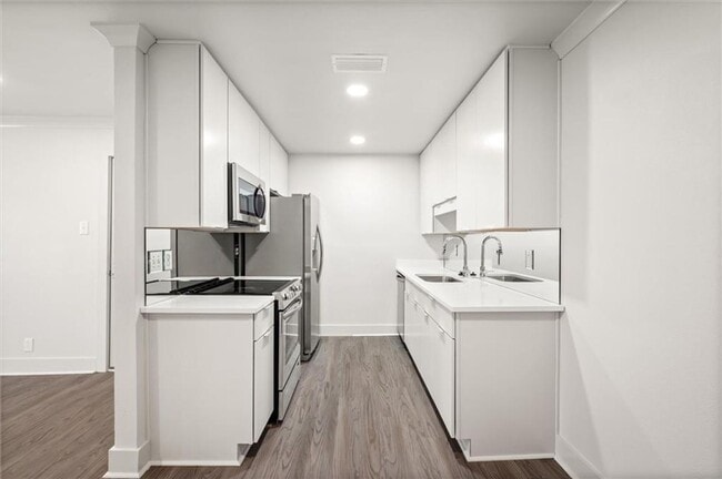 Building Photo - Brand New Condo Unit