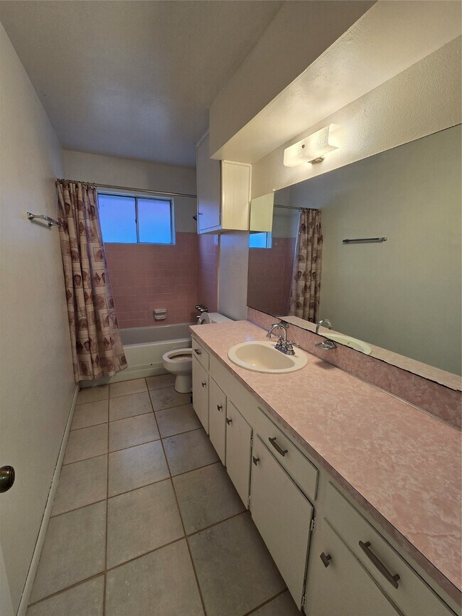 Building Photo - 11931 Tanager St