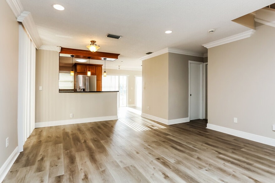 Building Photo - 848 NW 98th Ave